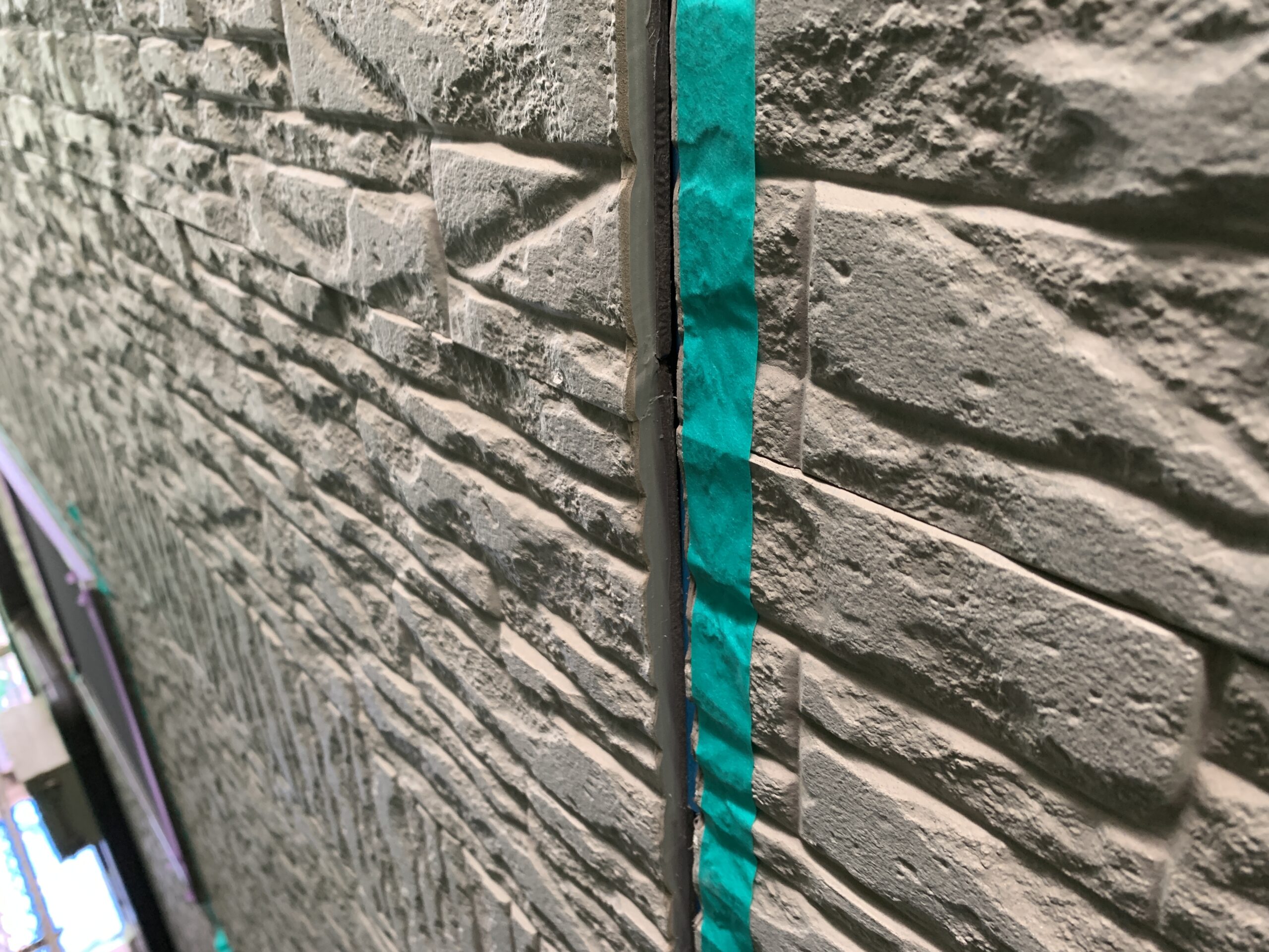 埼玉県所沢市の店舗付き住宅の窯業系サイディング壁の補修を行いました。